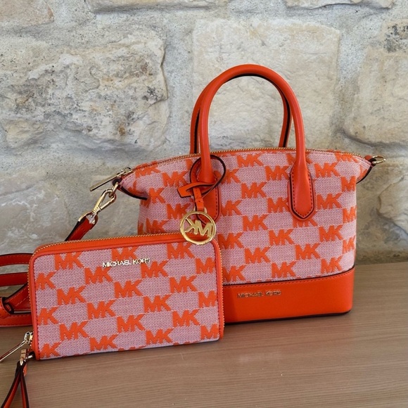 NWT 🍑Michael Kors bag and wallet set - Picture 5 of 5